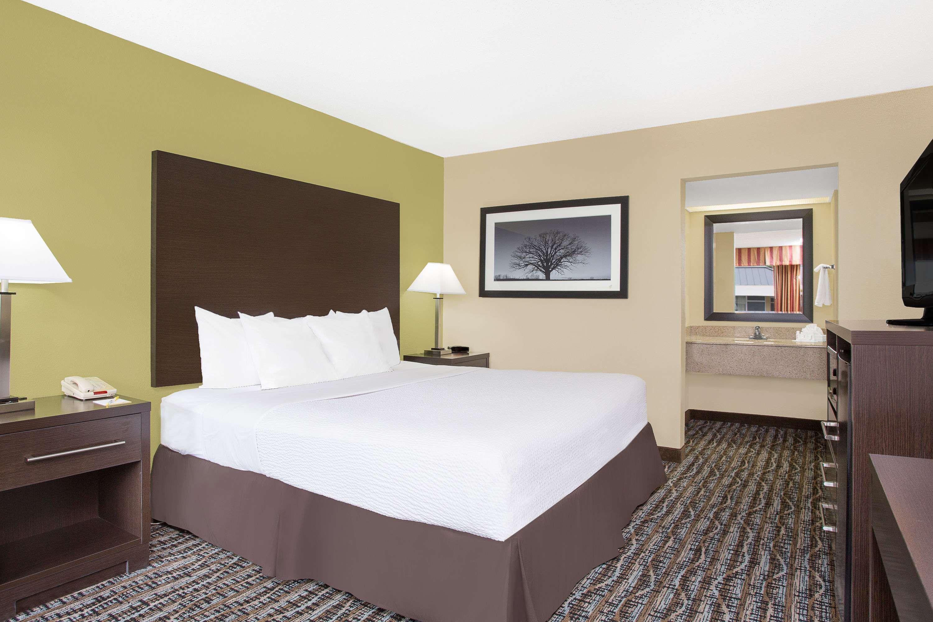 Days Inn By Wyndham Asheville/Mall Zewnętrze zdjęcie