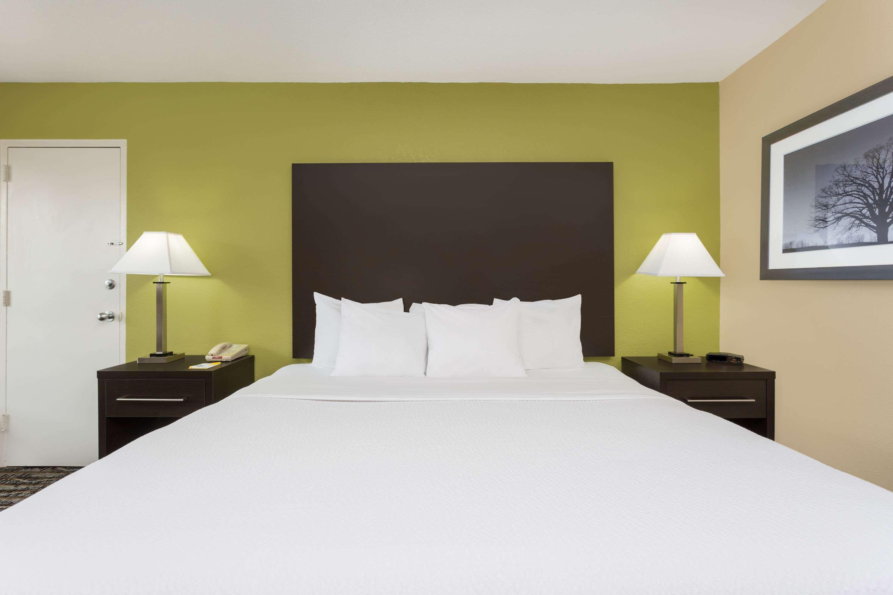 Days Inn By Wyndham Asheville/Mall Zewnętrze zdjęcie