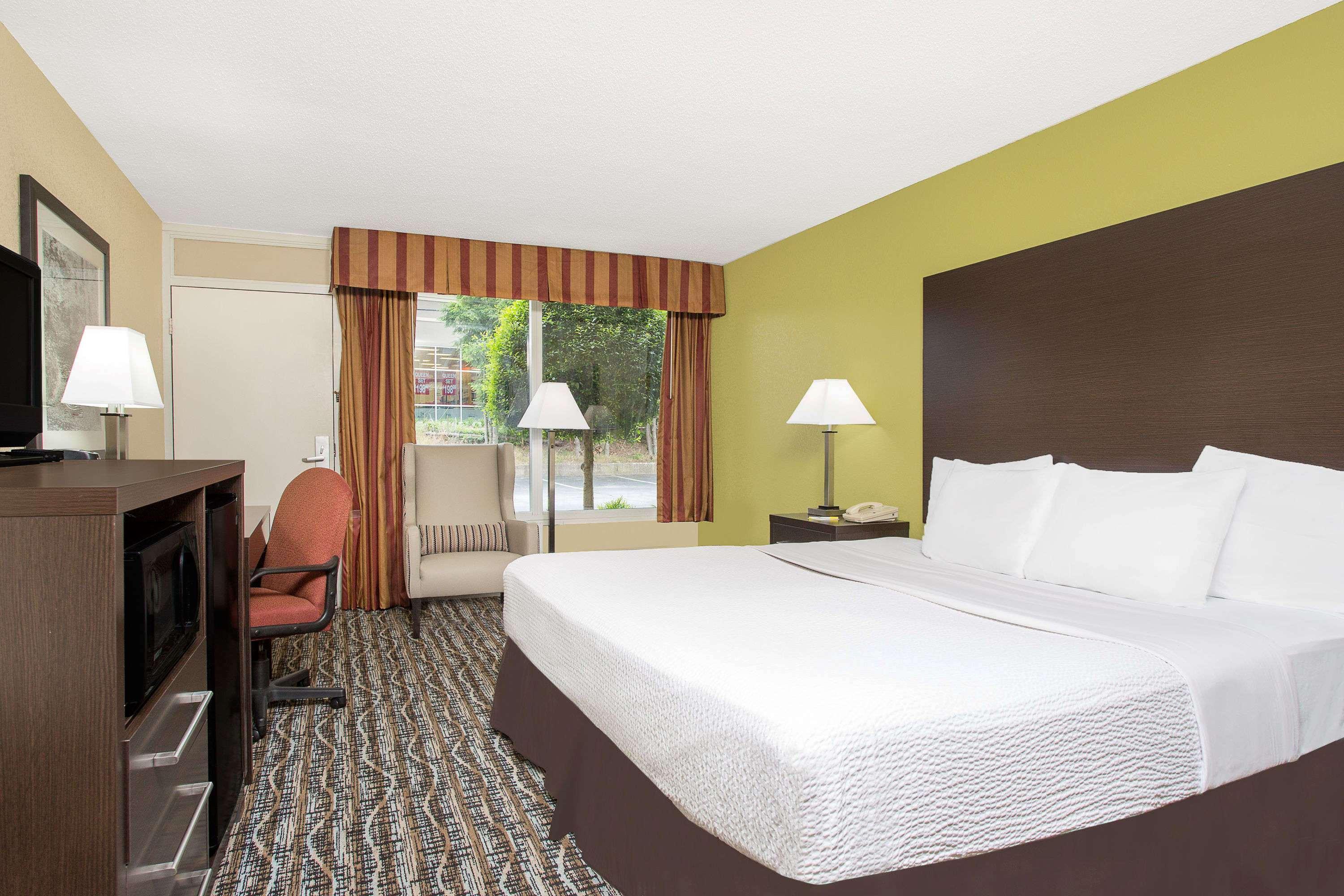 Days Inn By Wyndham Asheville/Mall Zewnętrze zdjęcie