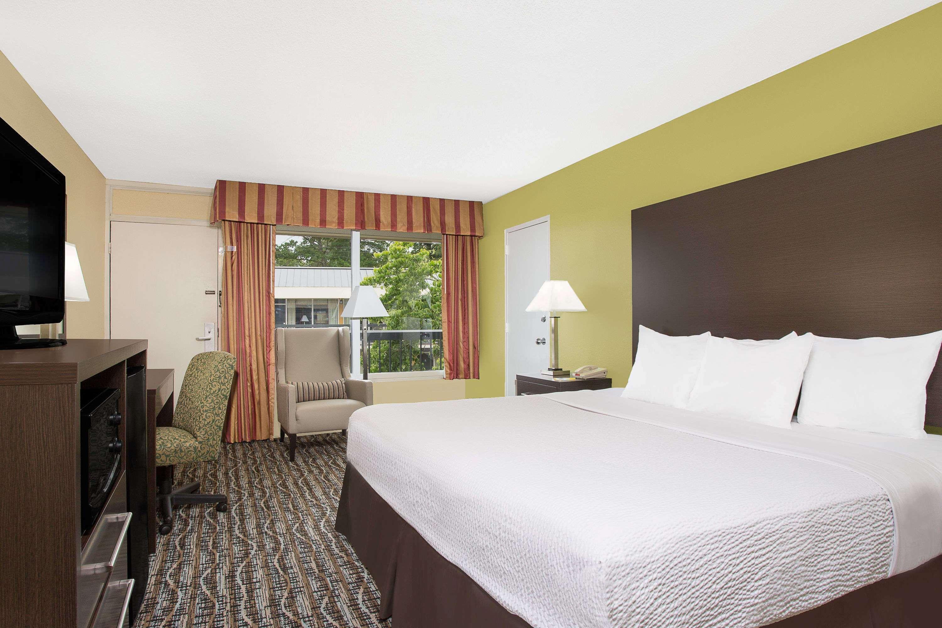 Days Inn By Wyndham Asheville/Mall Zewnętrze zdjęcie